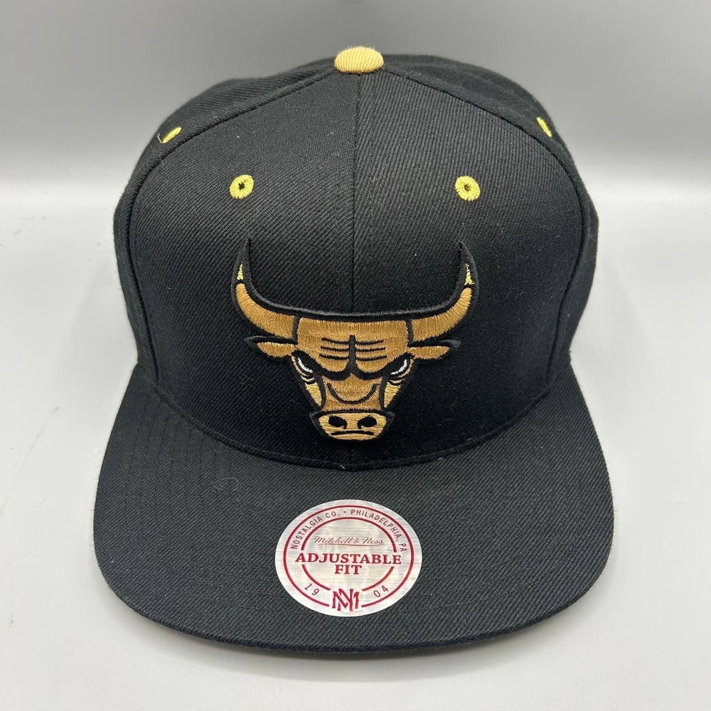 Chicago Bulls NBA Hat Men Black Gold Embroidered Mitchell & Ness Snap Back Cap